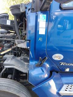 Kenworth T680 Left Cowl