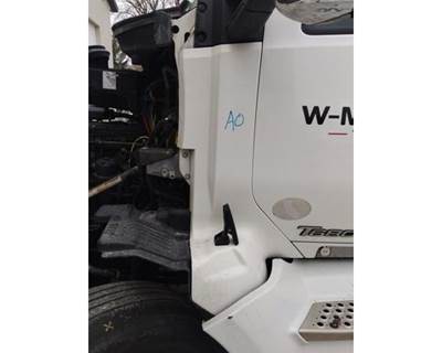 Kenworth T680 Left Cowl