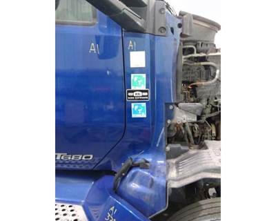 Kenworth T680 Right Cowl