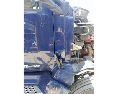 Kenworth T680 Right Cowl