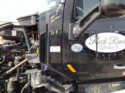 Peterbilt 579 Left Cowl