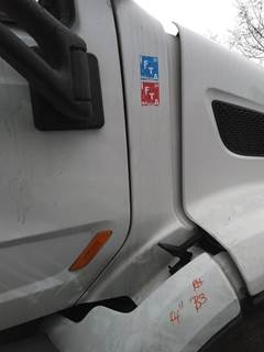 Peterbilt 579 Right Cowl