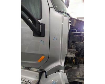 Peterbilt 579 Right Cowl