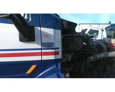 Peterbilt 579 Right Cowl