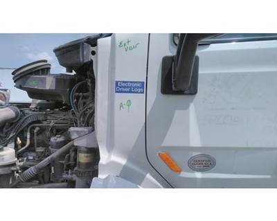 Peterbilt 579 Left Cowl