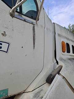 Sterling L9500 Right Cowl