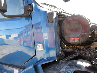 Volvo VNL Right Cowl