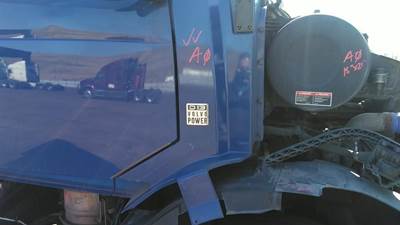 Volvo VNL Right Cowl