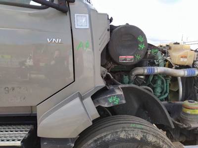 Volvo VNL Right Cowl