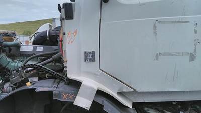 Volvo VNL Left Cowl