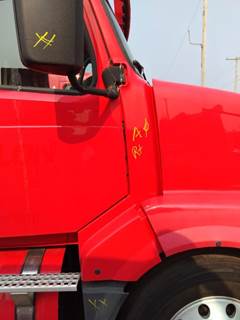 Volvo VNL Right Cowl