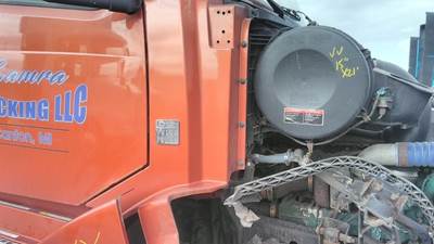 Volvo VNL Right Cowl