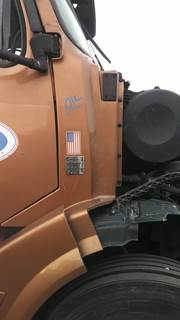 Volvo VNL Cowl