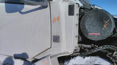 Volvo VNL Right Cowl