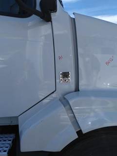 Volvo VNL Right Cowl