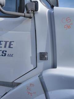 Volvo VNL Right Cowl