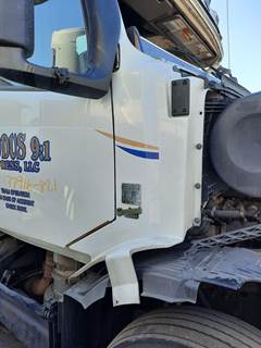 Volvo VNL Right Cowl