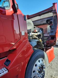 Volvo VNL Right Cowl