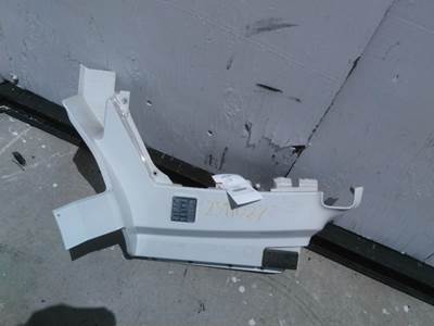 Volvo VNL Right Cowl