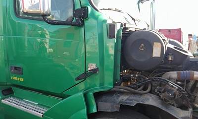 Volvo VNL Right Cowl