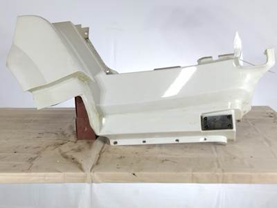 Volvo VNL Right Cowl