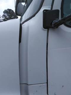Volvo VNL Left Cowl