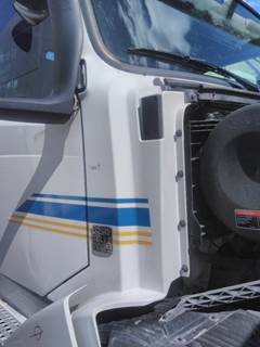 Volvo VNL Right Cowl