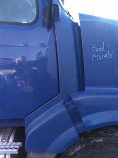 Volvo VNL Right Cowl