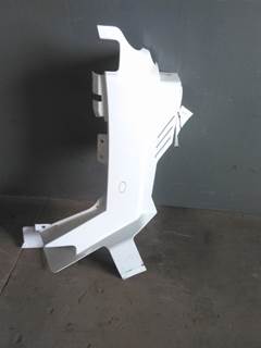 Volvo VNL Right Cowl