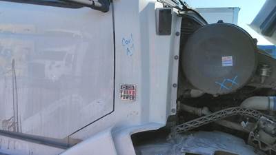 Volvo VNL Right Cowl