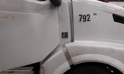 Volvo VNL Right Cowl