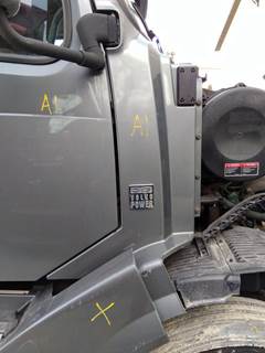 Volvo VNL Right Cowl