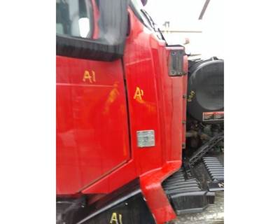 Volvo VNL Right Cowl