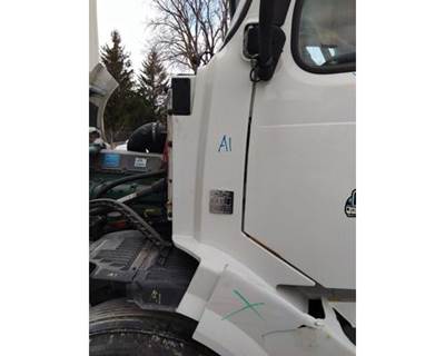 Volvo VNL Left Cowl