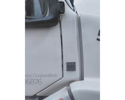 Volvo VNL Right Cowl