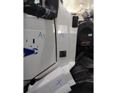 Volvo VNL Right Cowl