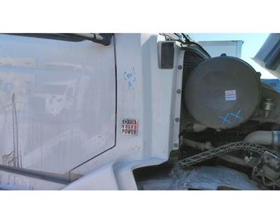 Volvo VNL Right Cowl