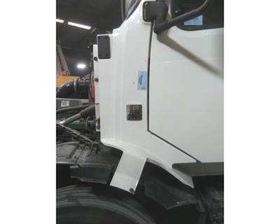 Volvo VNL Left Cowl