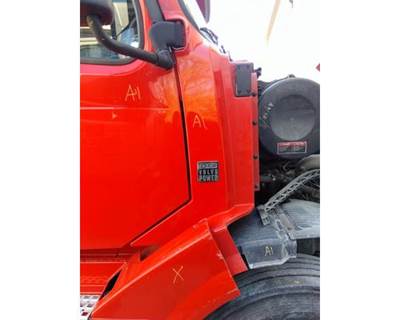 Volvo VNL Right Cowl