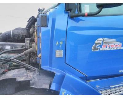 Volvo VNL Left Cowl