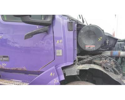 Volvo VNL Right Cowl