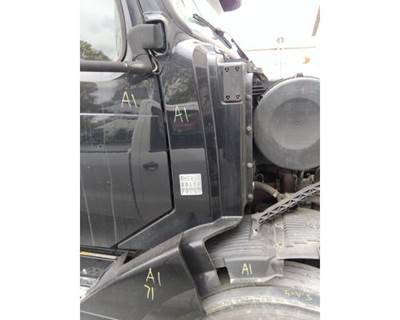 Volvo VNL Right Cowl