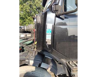 Volvo VNL Left Cowl