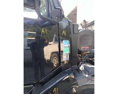 Volvo VNL Right Cowl