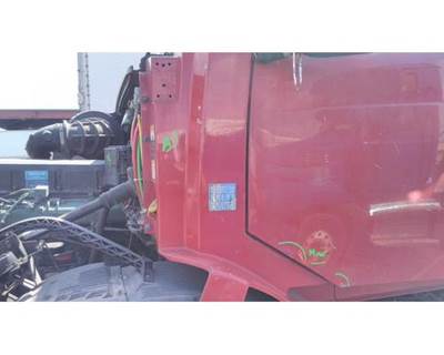 Volvo VNL Left Cowl