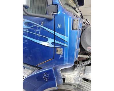 Volvo VNL Right Cowl