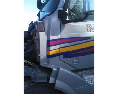Volvo VNL Left Cowl