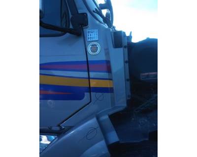Volvo VNL Right Cowl