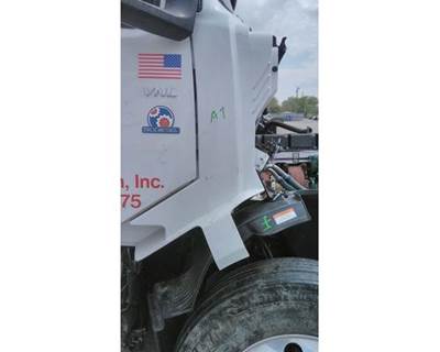 Volvo VNL Right Cowl