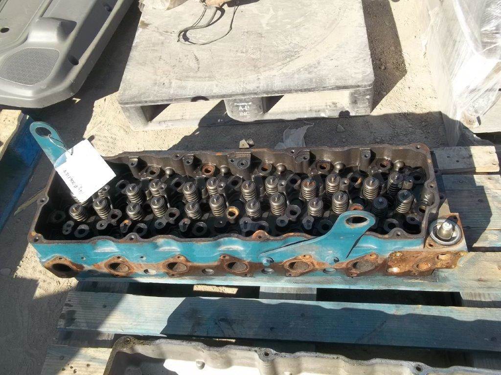2006 International DT466E Cylinder Head for a International 4300LP For